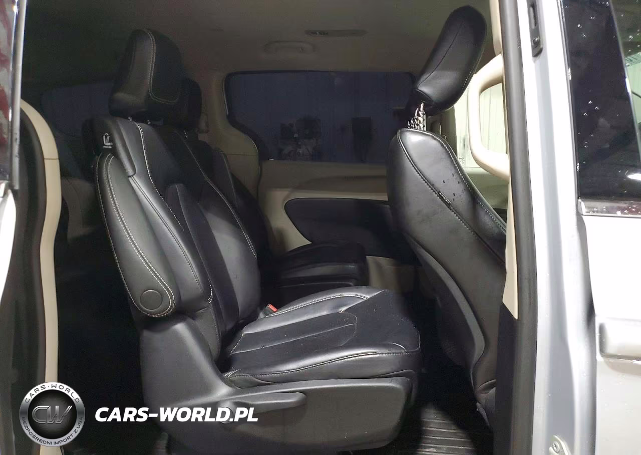 2023 Chrysler Pacifica Hybrid Touring L VIN:2C4RC1L77PR527403 - 11