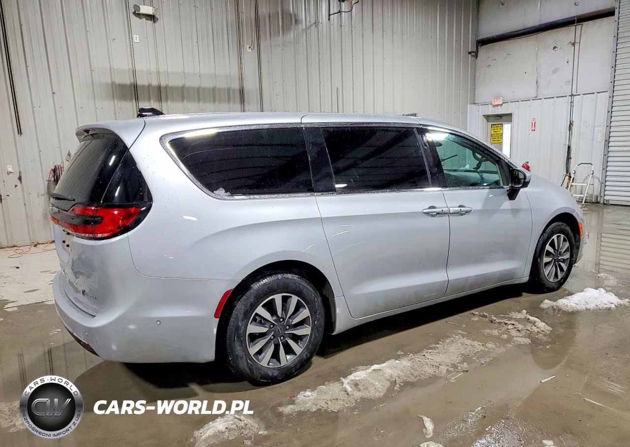 2023 Chrysler Pacifica Hybrid Touring L VIN:2C4RC1L77PR527403 - 3