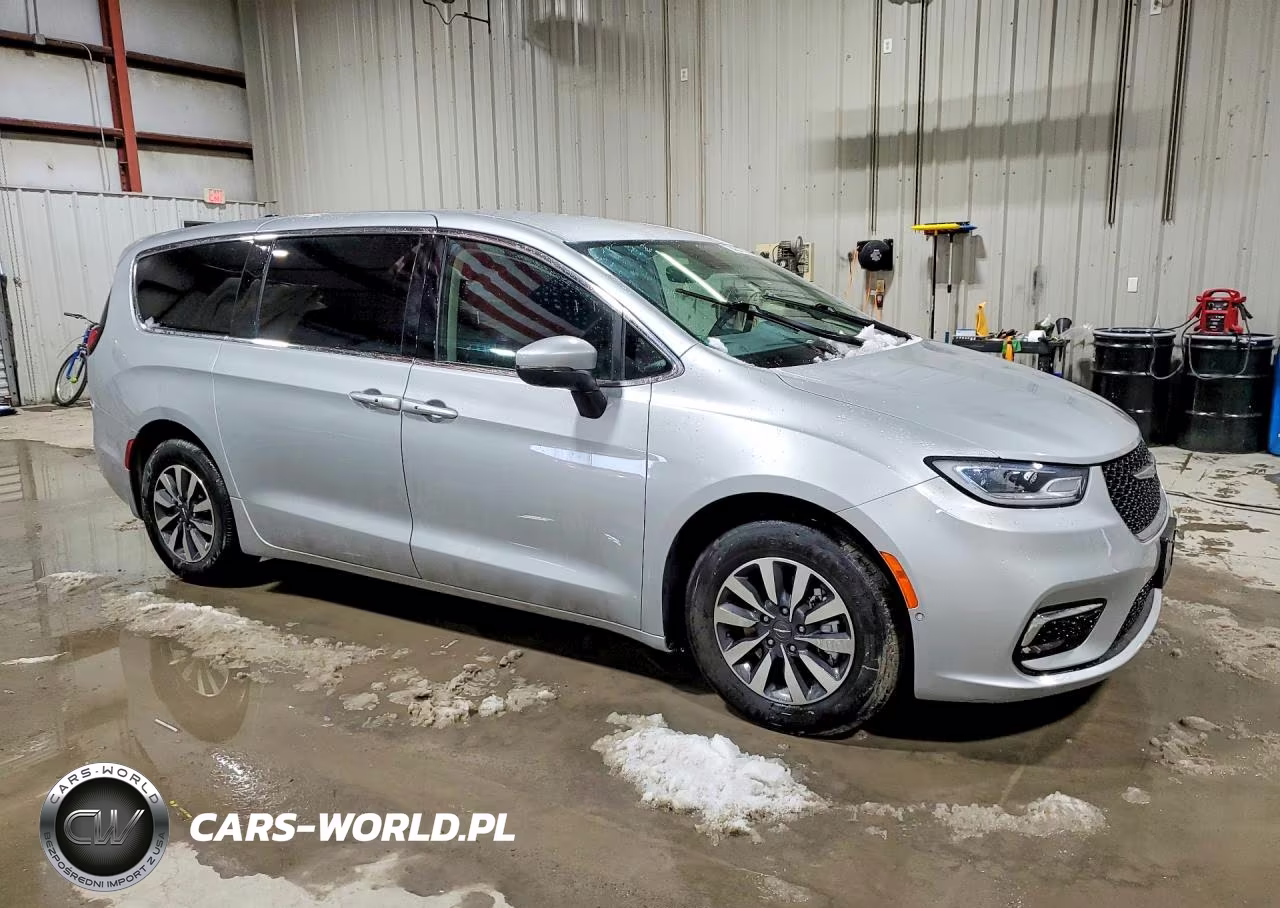 2023 Chrysler Pacifica Hybrid Touring L VIN:2C4RC1L77PR527403 - 4