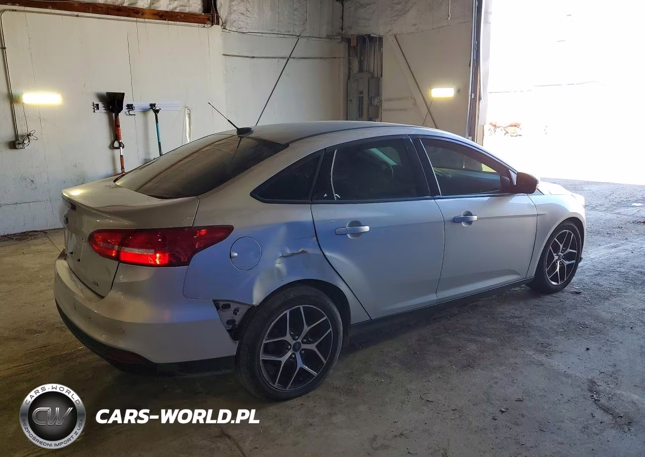 2017 Ford Focus Sel VIN:1FADP3H29HL204297 - 3