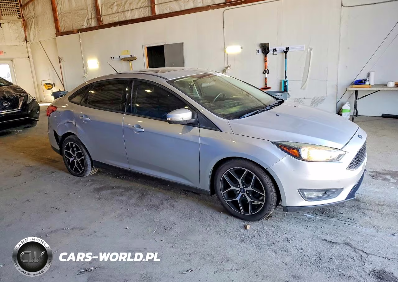 2017 Ford Focus Sel VIN:1FADP3H29HL204297 - 4