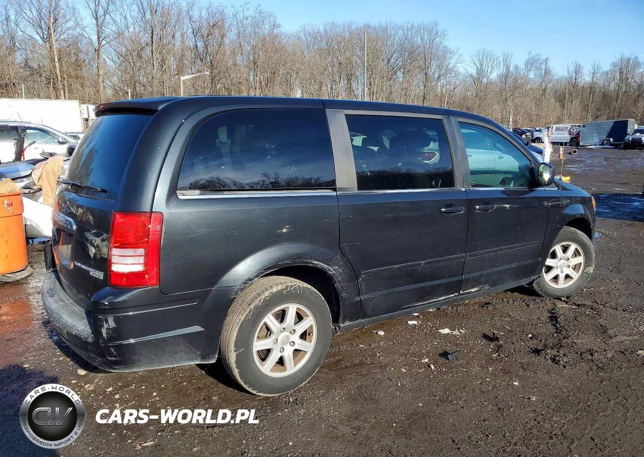 2010 Chrysler Town & Country Lx VIN:2A4RR2D18AR322270 - 3