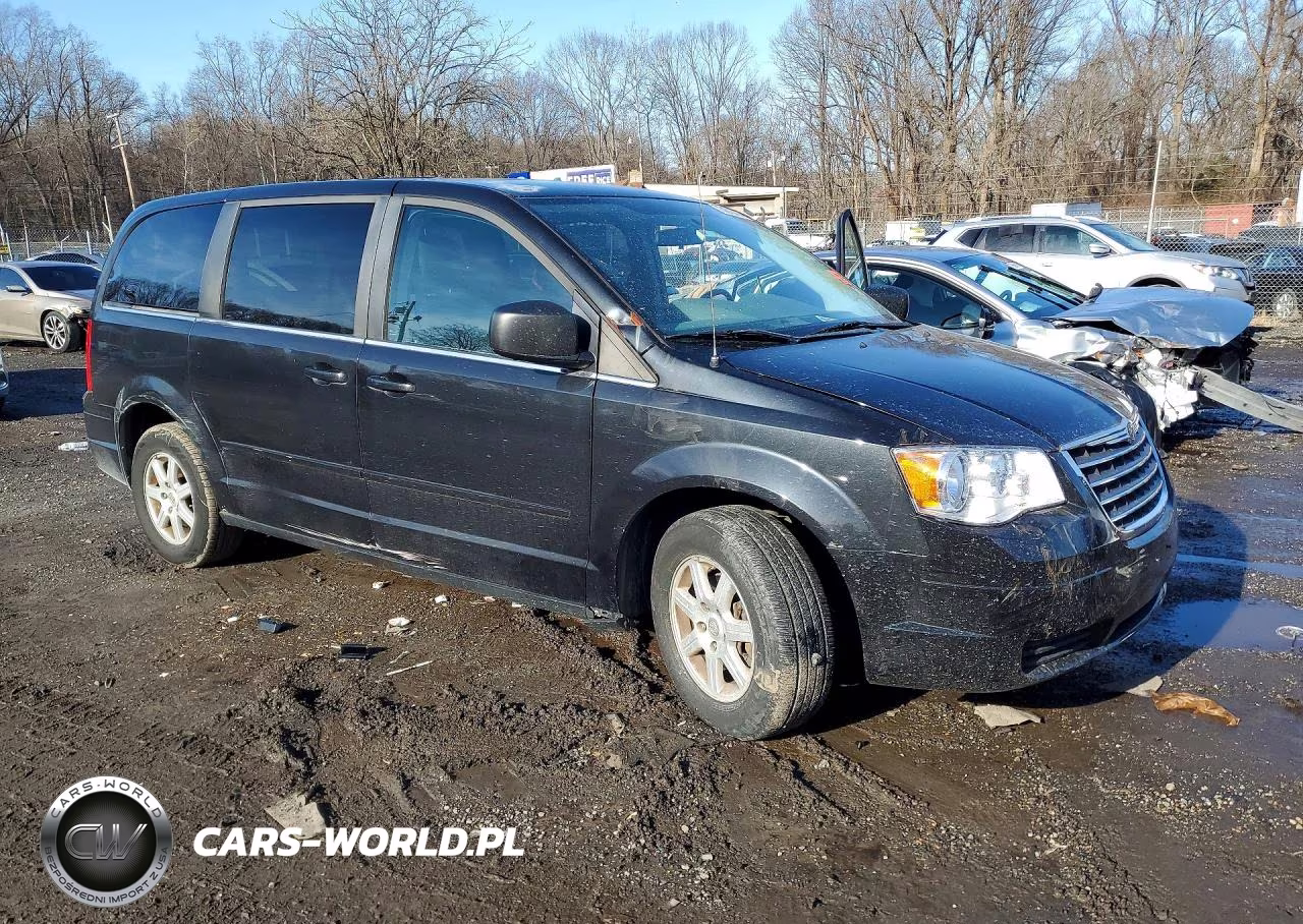2010 Chrysler Town & Country Lx VIN:2A4RR2D18AR322270 - 4