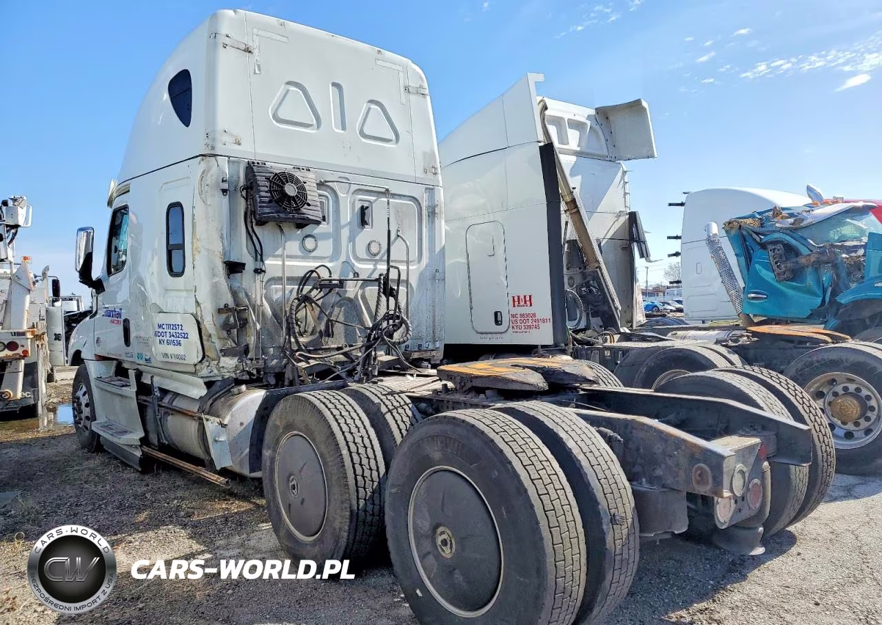 2020 Freightliner Cascadia 126 Semi Truck VIN:1FUJHHDR7LLKY4002 - 3