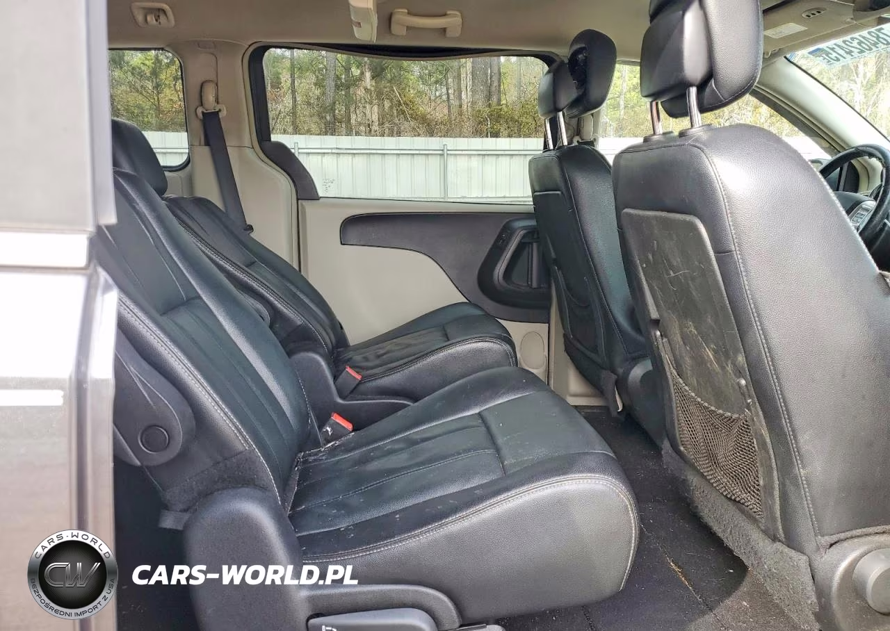 2015 Chrysler Town & Country Touring VIN:2C4RC1BG4FR715148 - 11