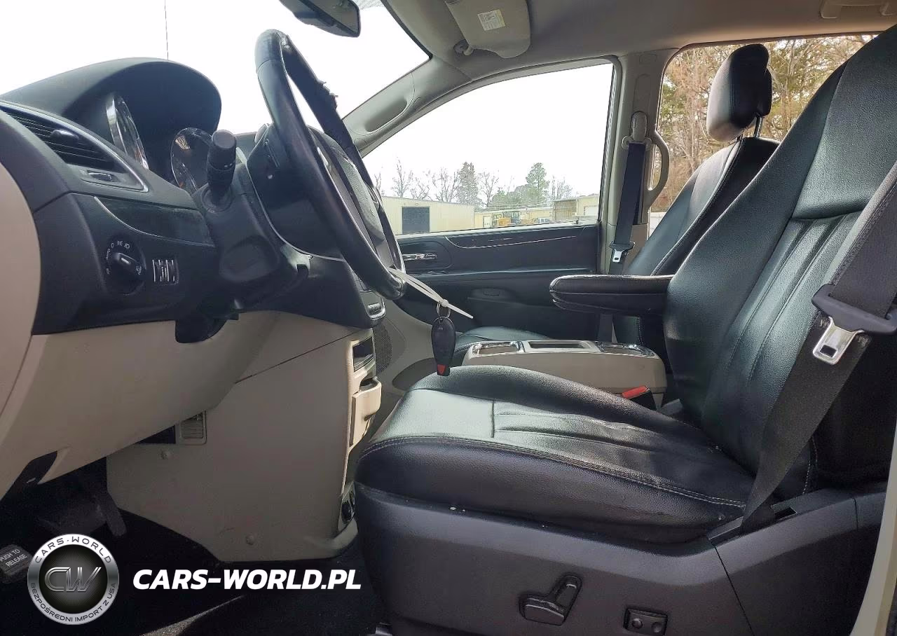 2015 Chrysler Town & Country Touring VIN:2C4RC1BG4FR715148 - 7