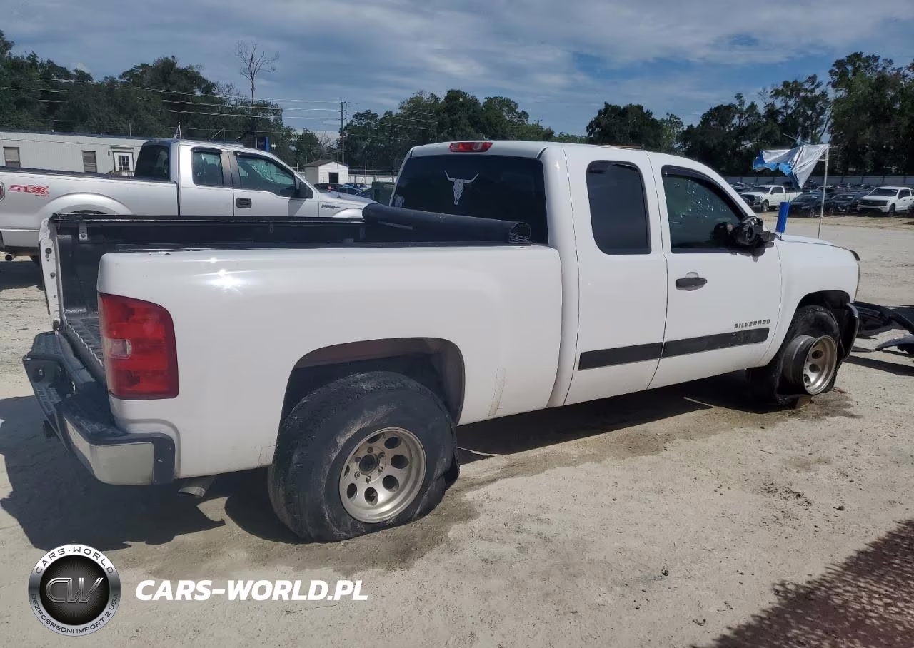 2013 Chevrolet Silverado C1500 Ls VIN:1GCRCREA4DZ340970 - 3