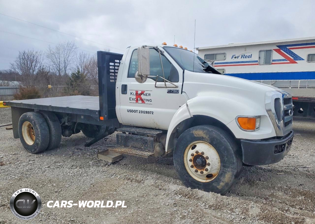 2013 Ford F750 Super Duty Flatbed Truck