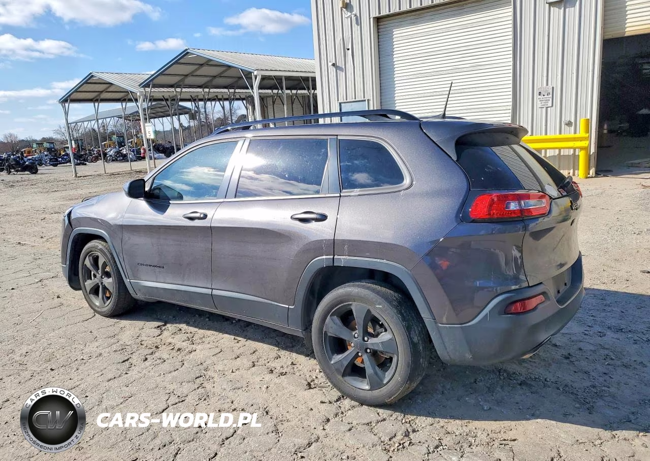 2018 Jeep Cherokee Latitude VIN:1C4PJLCB8JD543200 - 2