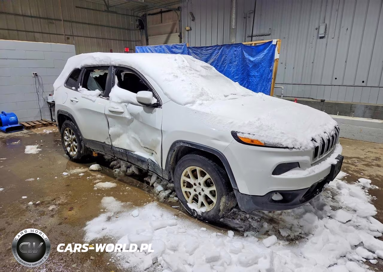 2016 Jeep Cherokee Latitude VIN:1C4PJMCBXGW181924 - 4