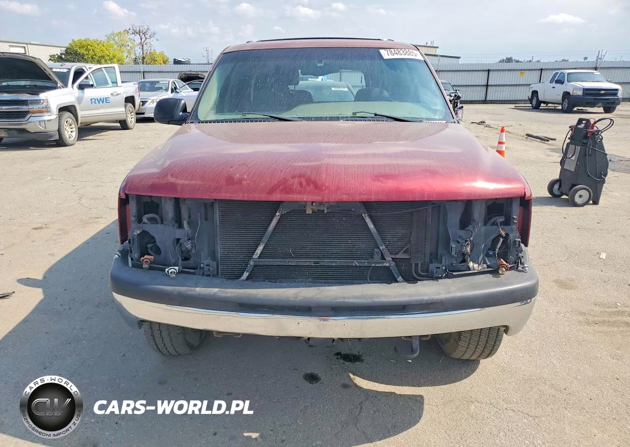 2001 Chevrolet Tahoe C1500 VIN:1GNEC13T11R199377 - 5