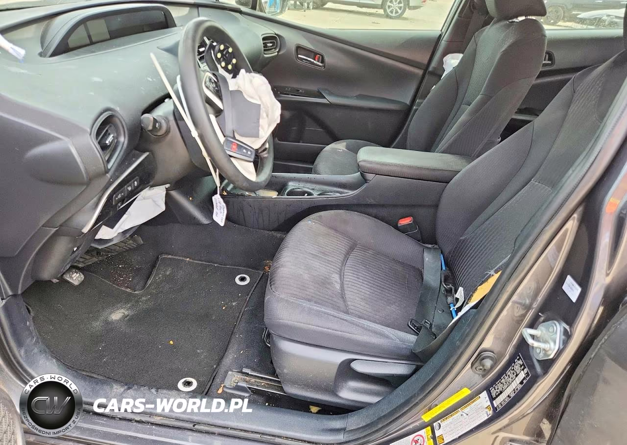 2018 Toyota Prius Two VIN:JTDKBRFU4J3073468 - 7