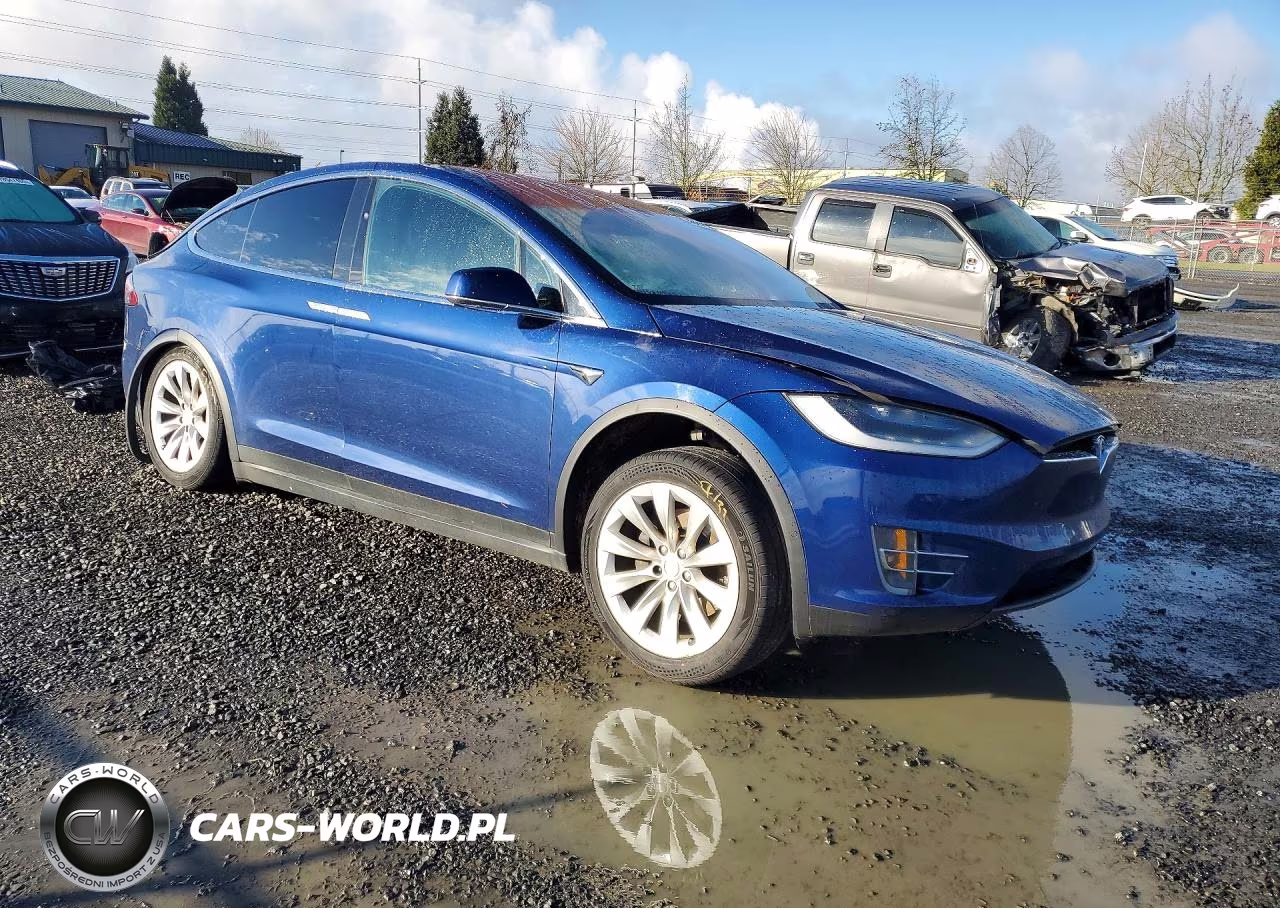 2018 Tesla Model X VIN:5YJXCBE21JF141190 - 4