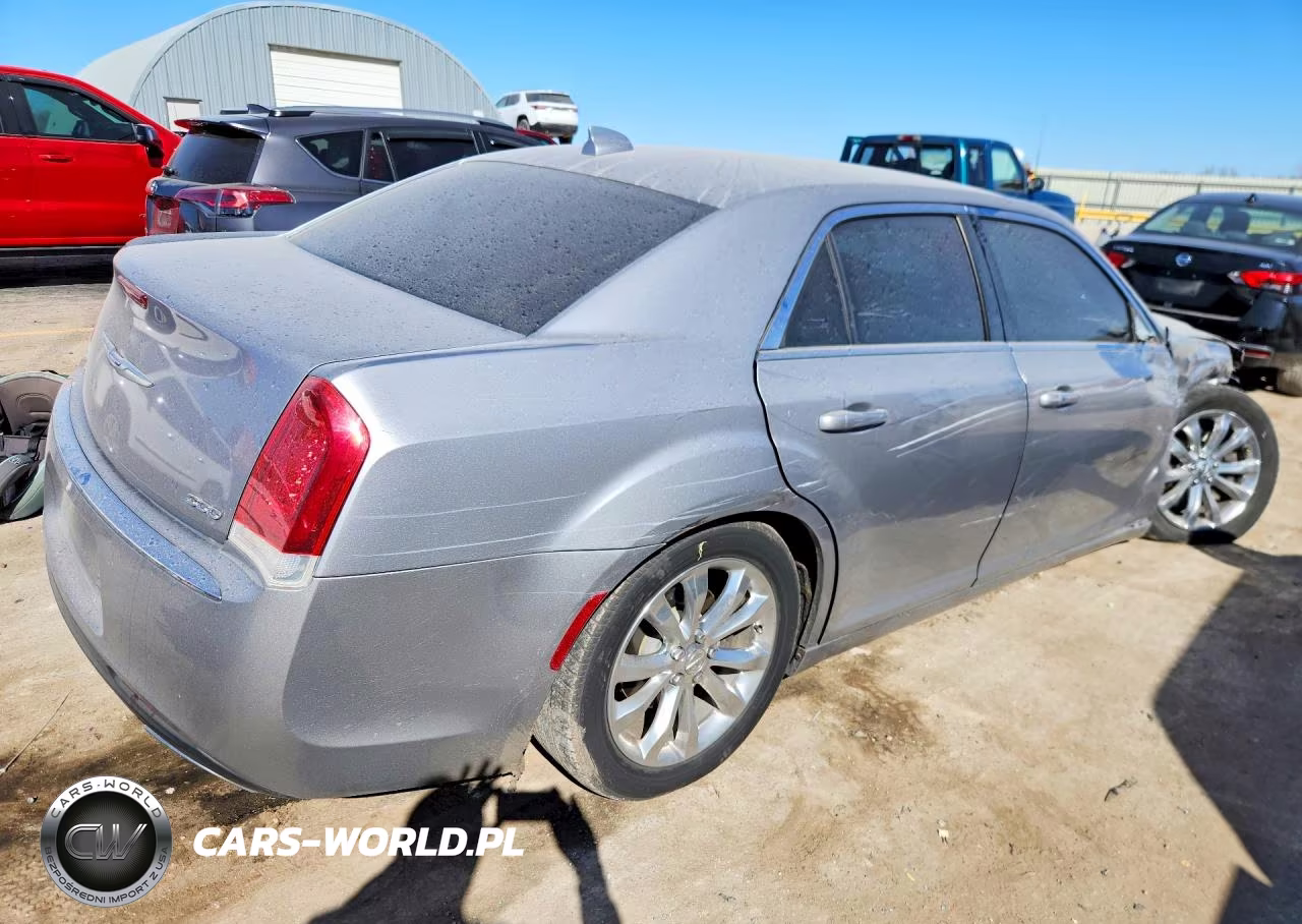 2017 Chrysler 300 Limited VIN:2C3CCARG2HH521968 - 3