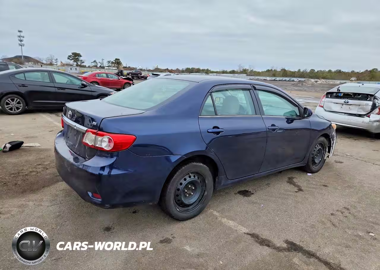 2013 Toyota Corolla Le VIN:2T1BU4EEXDC104435 - 3