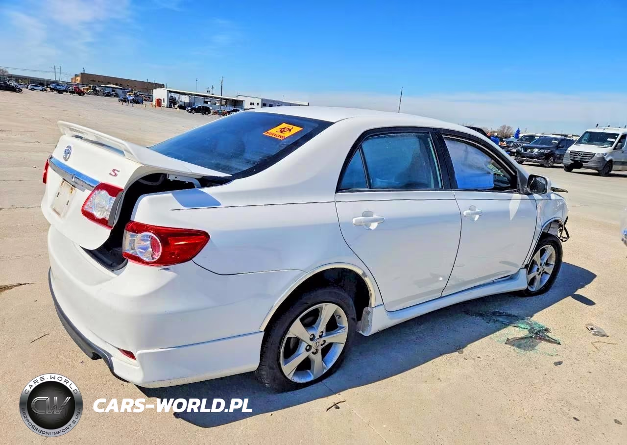 2011 Toyota Corolla S VIN:2T1BU4EEXBC638919 - 3