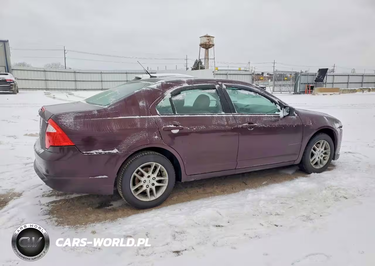2012 Ford Fusion S VIN:3FAHP0GA2CR329161 - 3