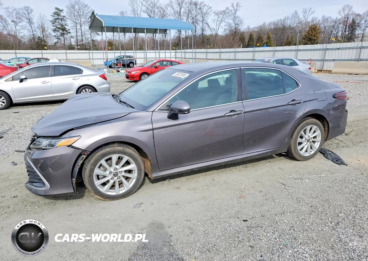 2021 Toyota Camry Le – zdjęcie 1 z 12