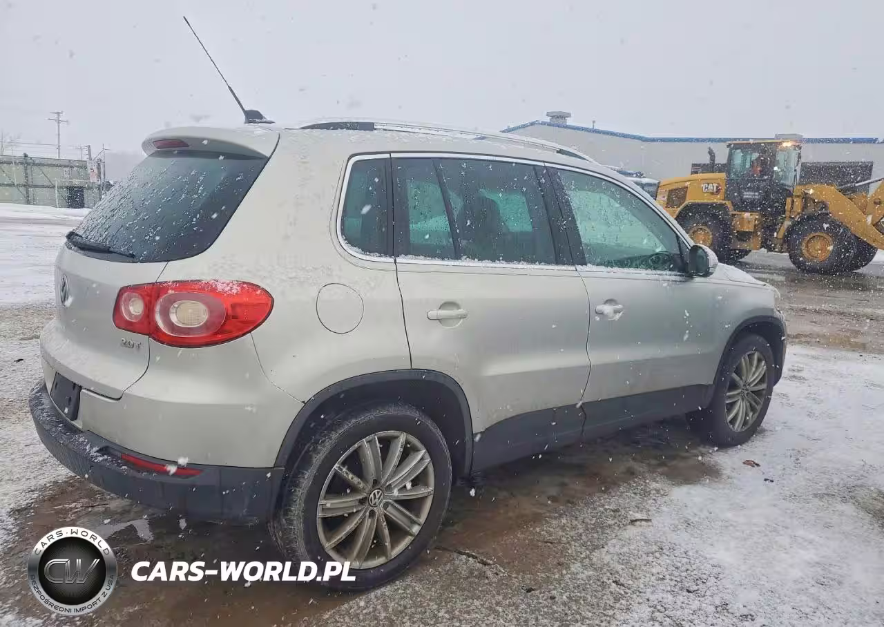 2011 Volkswagen Tiguan S VIN:WVGAV7AXXBW539831 - 3