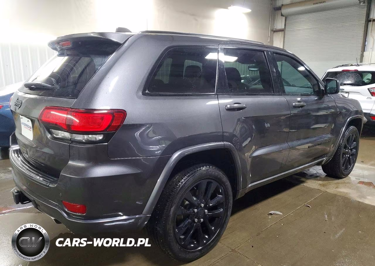 2019 Jeep Grand Cherokee Laredo VIN:1C4RJFAG2KC786761 - 3