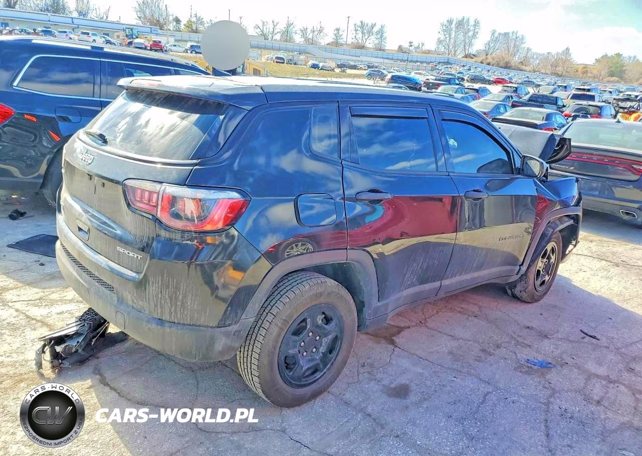2018 Jeep Compass Sport VIN:3C4NJDAB1JT104317 - 3