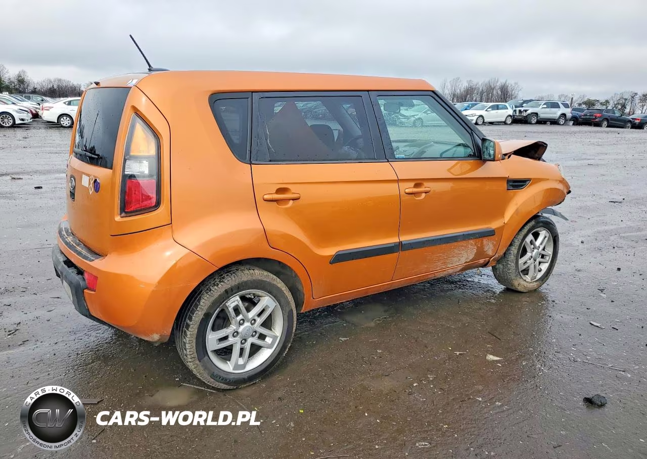 2011 Kia Soul + VIN:KNDJT2A28B7316957 - 3