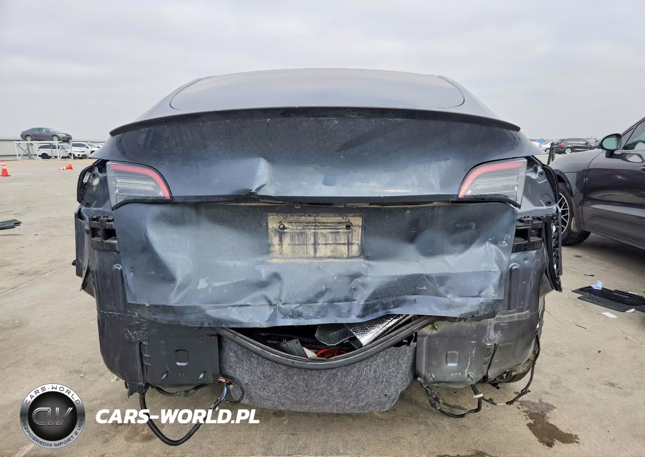 2022 Tesla Model Y VIN:7SAYGDEF3NF547925 - 6