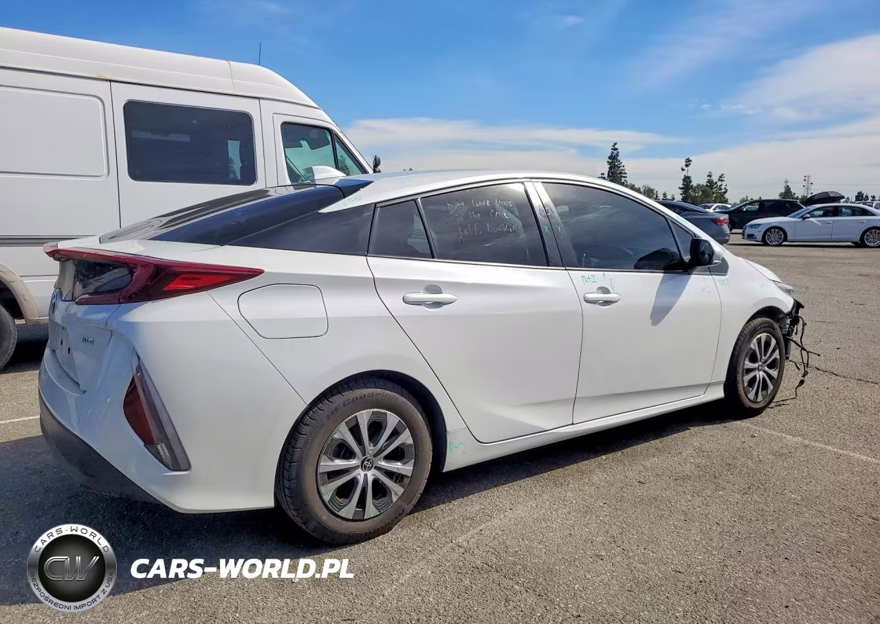 2021 Toyota Prius Prime Le VIN:JTDKAMFP9M3182254 - 3
