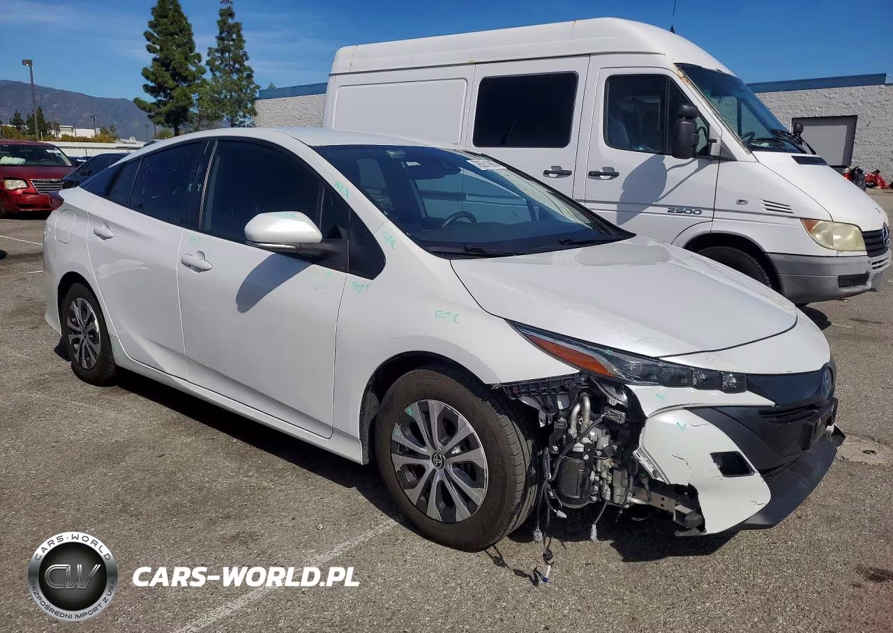 2021 Toyota Prius Prime Le VIN:JTDKAMFP9M3182254 - 4