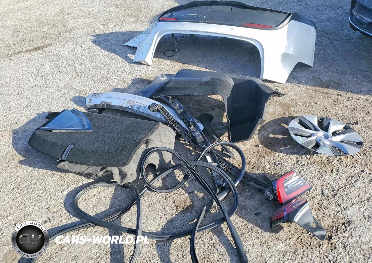 2022 Tesla Model Y VIN:7SAYGAEE0NF339751 - 12