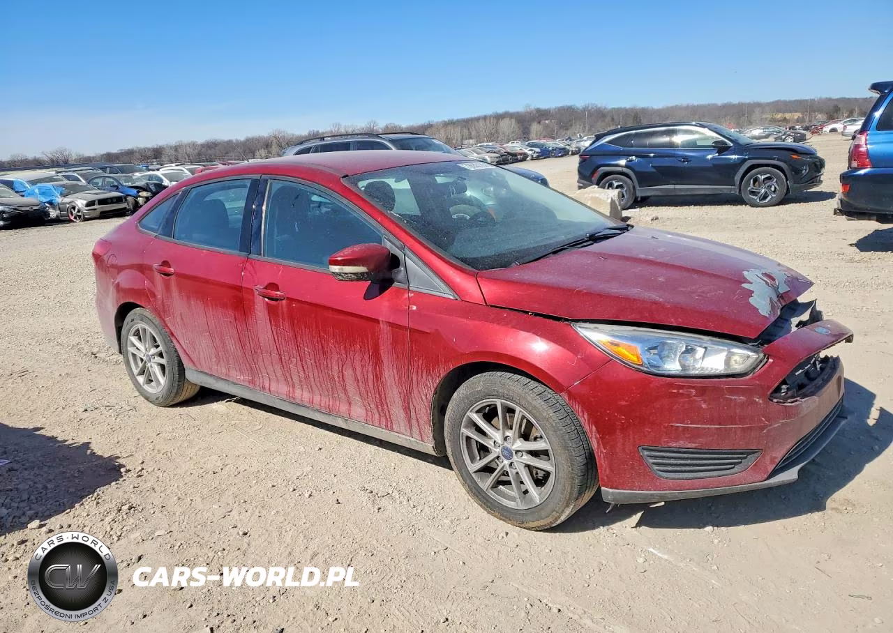 2017 Ford Focus Se VIN:1FADP3FE6HL301843 - 4