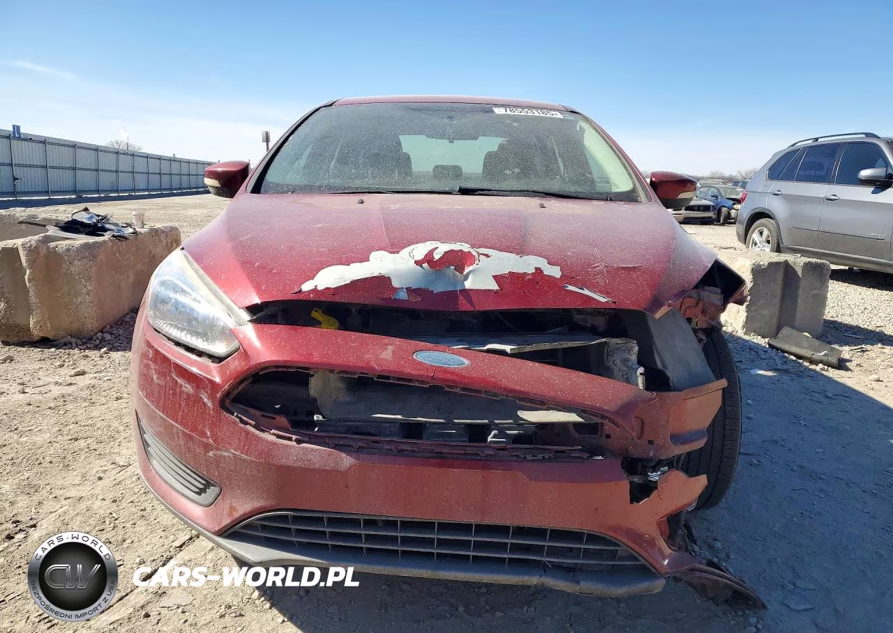 2017 Ford Focus Se VIN:1FADP3FE6HL301843 - 5