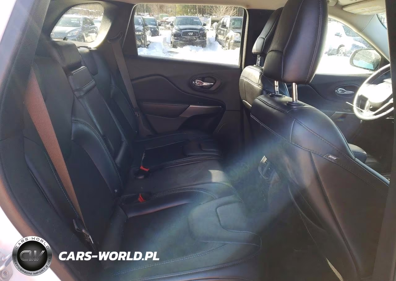2019 Jeep Cherokee Latitude Plus VIN:1C4PJMLB7KD191430 - 11