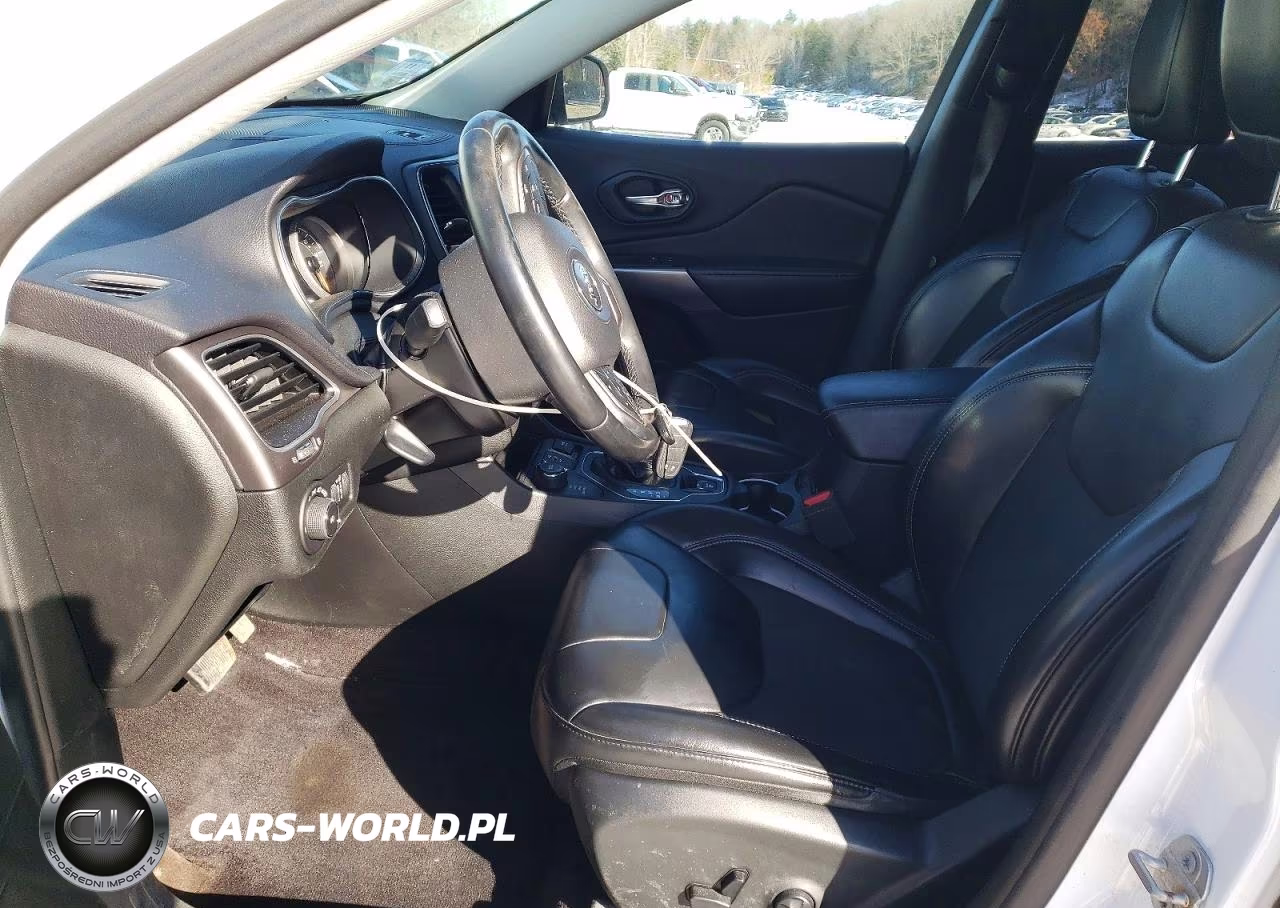 2019 Jeep Cherokee Latitude Plus VIN:1C4PJMLB7KD191430 - 7