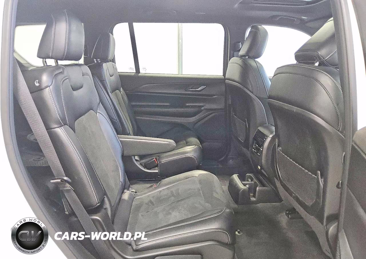 2025 Jeep Grand Cherokee L Laredo VIN:1C4RJJAGXS8643000 - 11
