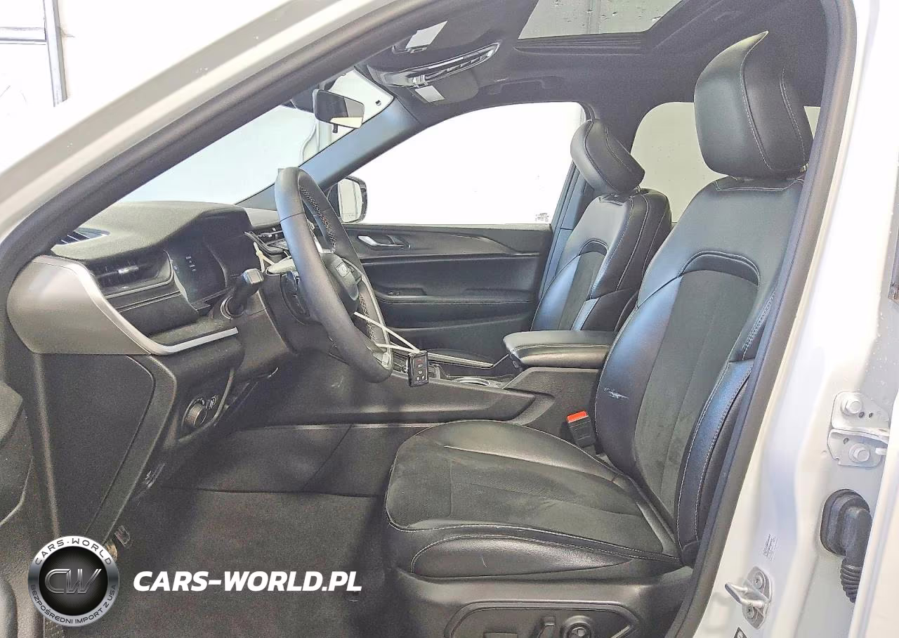 2025 Jeep Grand Cherokee L Laredo VIN:1C4RJJAGXS8643000 - 7