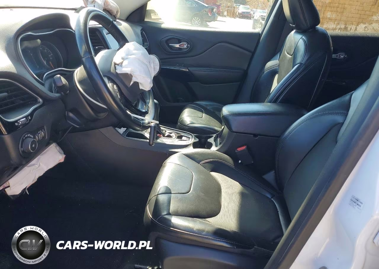 2019 Jeep Cherokee Latitude Plus VIN:1C4PJLLB9KD466404 - 7