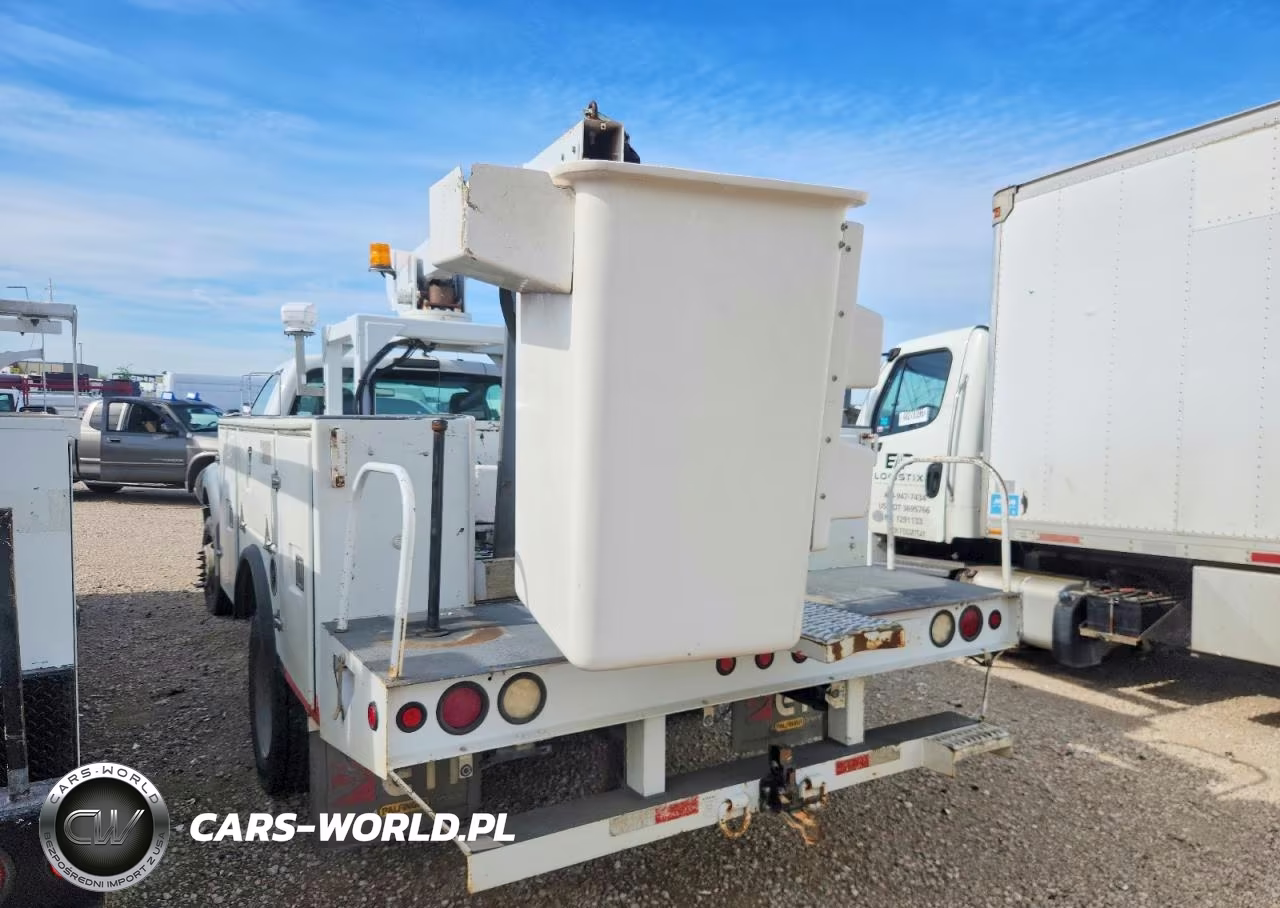 2016 Ford F450 Super Duty Bucket Truck VIN:1FDUF4GY3GEB39776 - 3