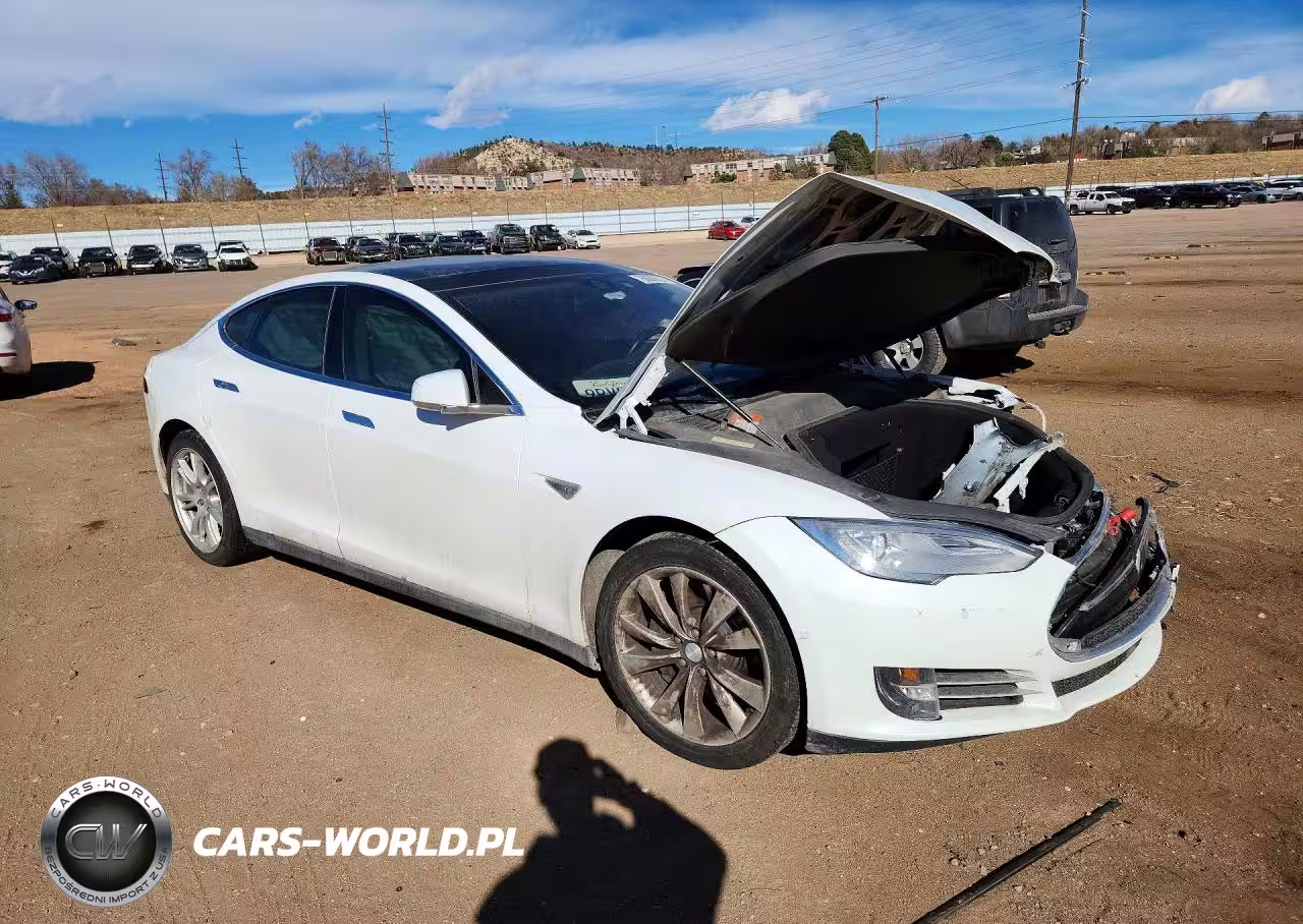 2015 Tesla Model S 85 VIN:5YJSA1H15FFP74456 - 4