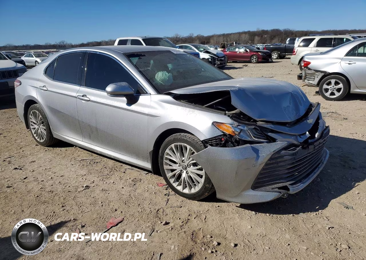 2018 Toyota Camry L VIN:4T1B11HK5JU153996 - 4