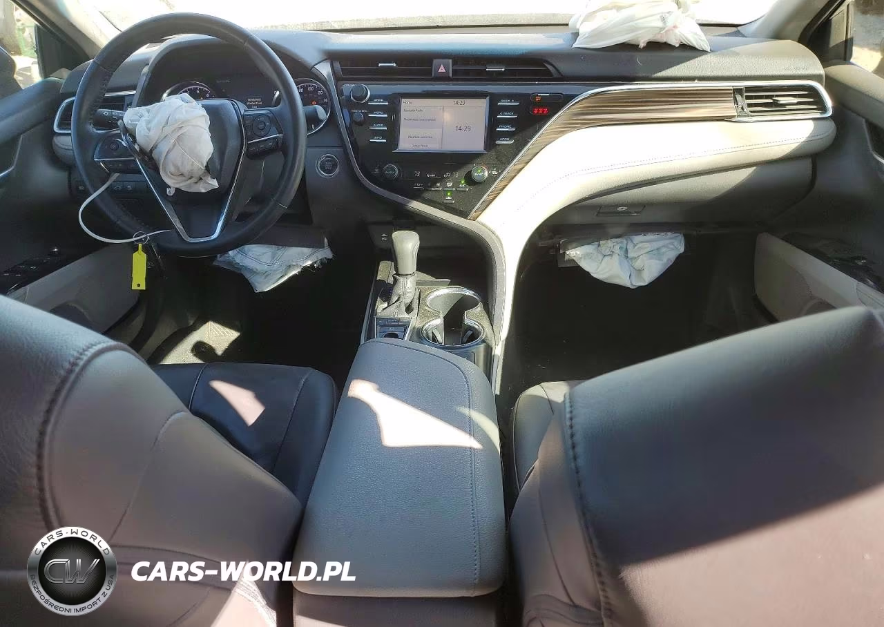 2018 Toyota Camry L VIN:4T1B11HK5JU153996 - 8
