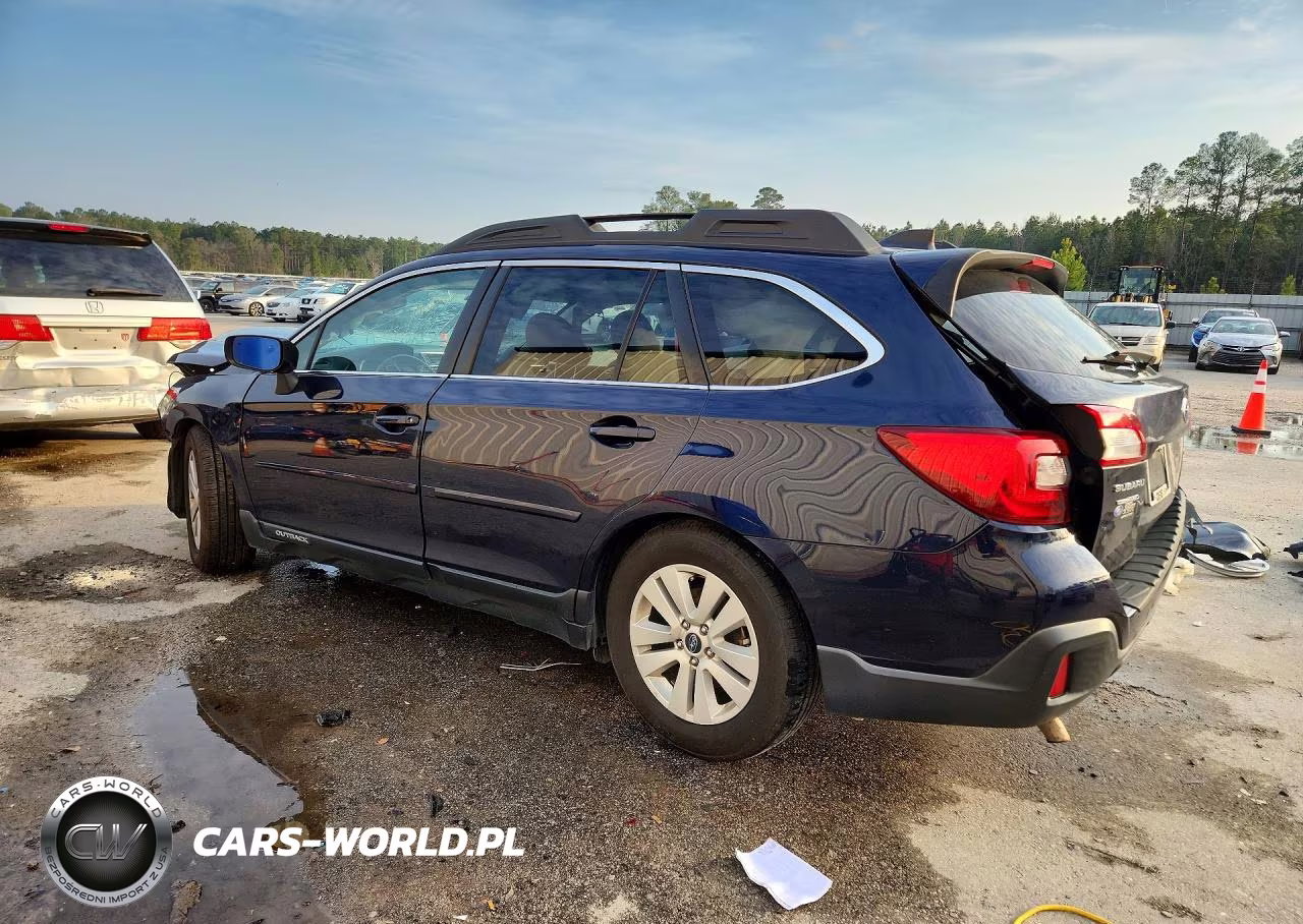 2018 Subaru Outback 2.5I Premium VIN:4S4BSACC0J3336015 - 2