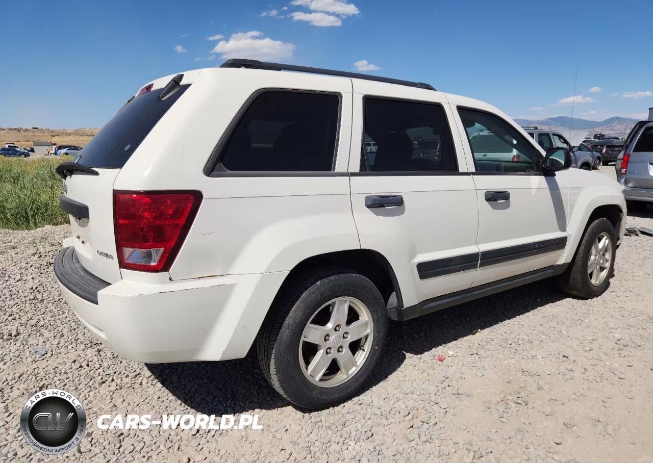 2005 Jeep Grand Cherokee Laredo VIN:1J4GR48K05C581016 - 3