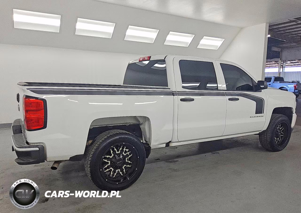 2018 Chevrolet Silverado C1500 Custom VIN:3GCPCPEC0JG414250 - 3