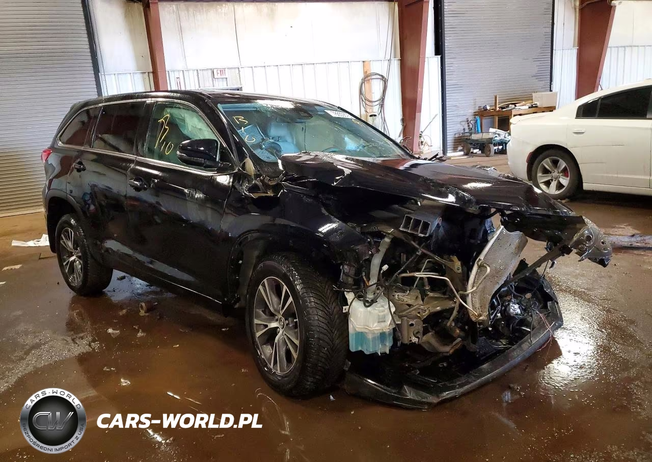 2018 Toyota Highlander Le Plus VIN:5TDBZRFH7JS880998 - 4