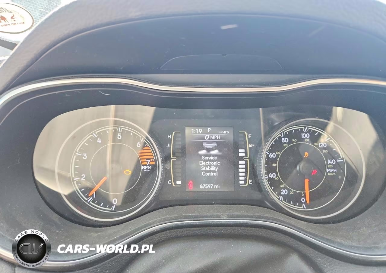 2019 Jeep Cherokee Latitude VIN:1C4PJLCB9KD331987 - 9