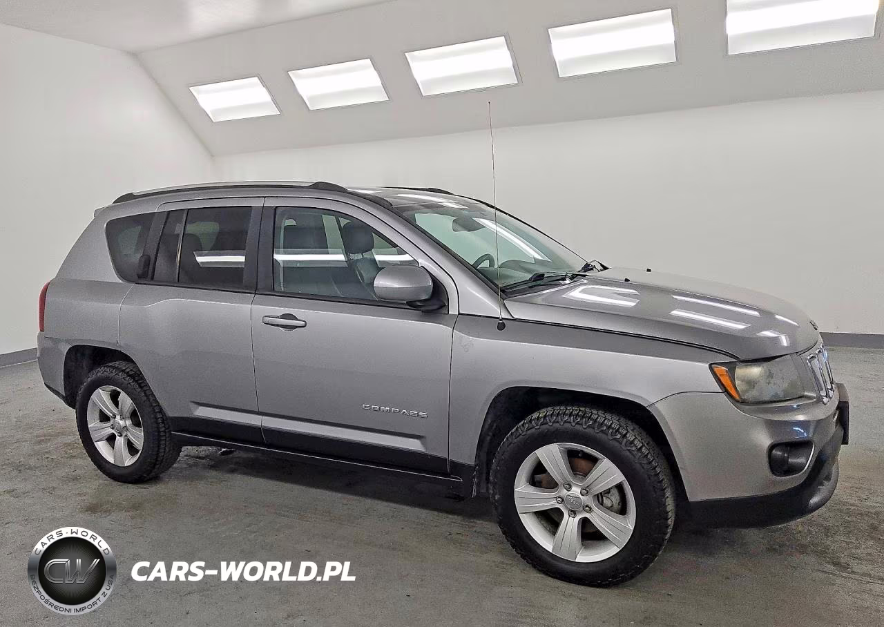 2016 Jeep Compass Latitude VIN:1C4NJDEB0GD617065 - 4