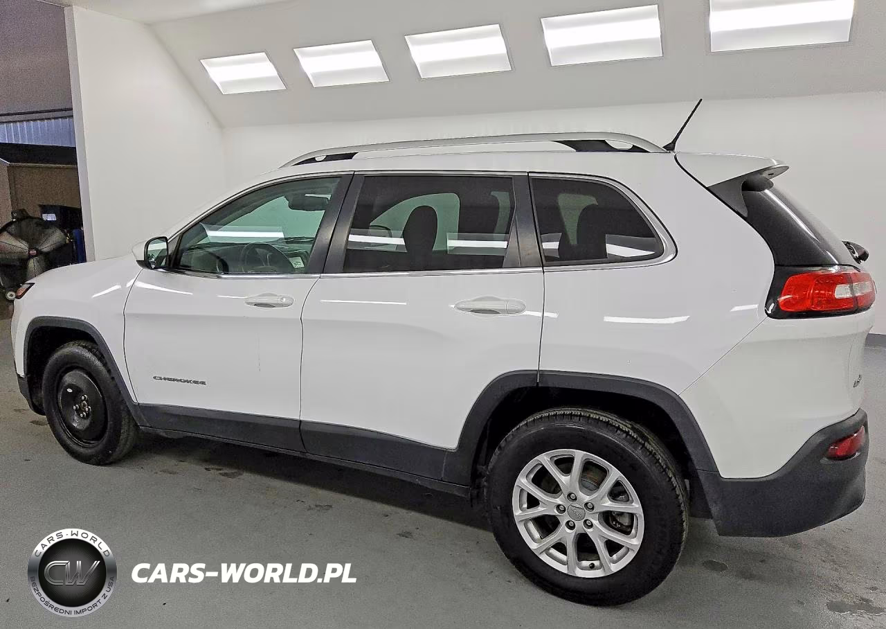 2018 Jeep Cherokee Latitude VIN:1C4PJMCB3JD501068 - 2