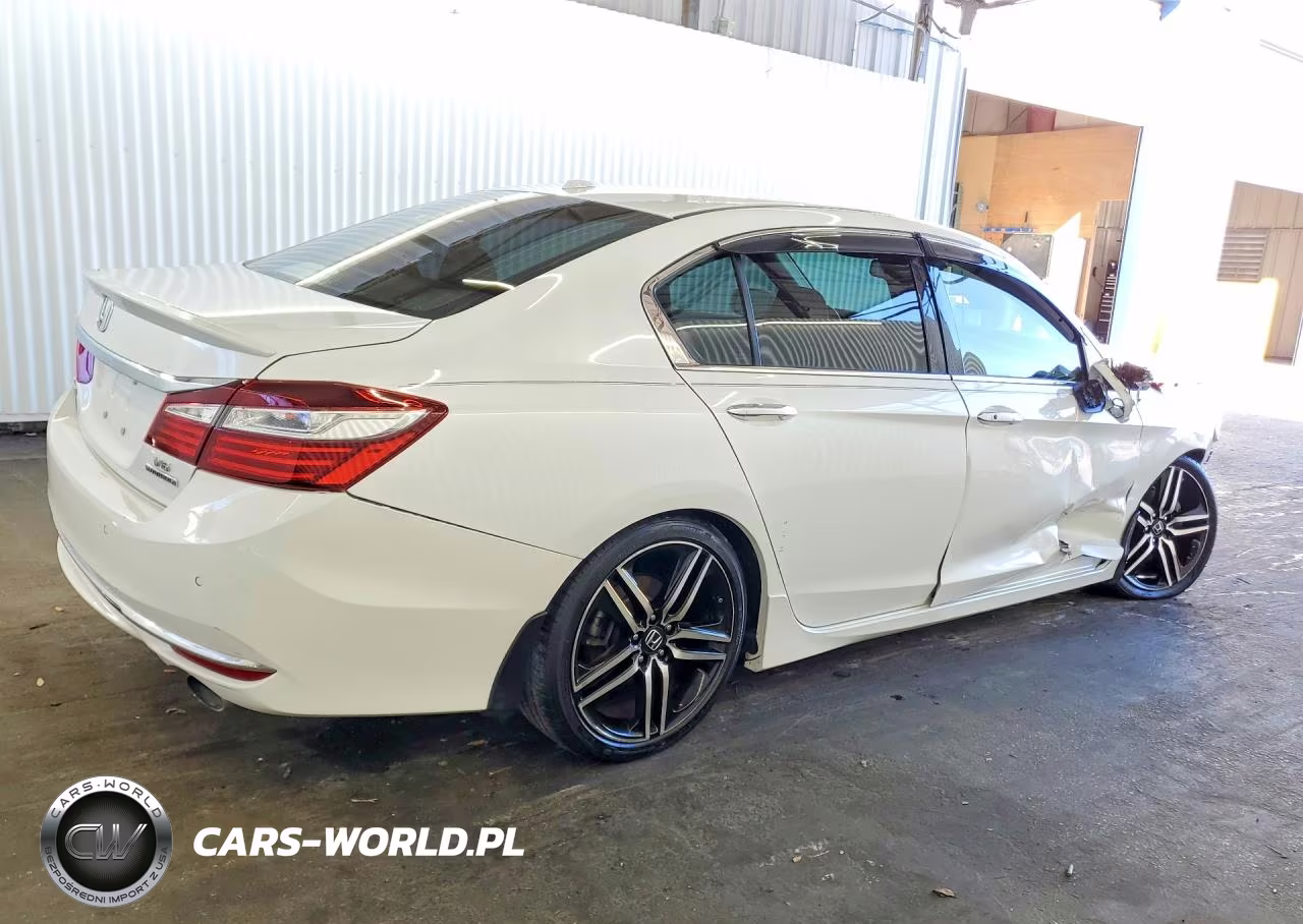 2016 Honda Accord Touring VIN:1HGCR3F92GA015082 - 3