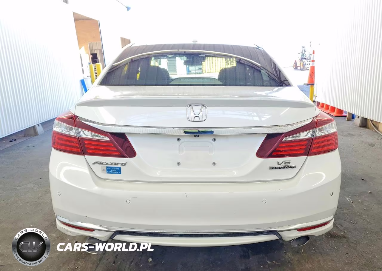 2016 Honda Accord Touring VIN:1HGCR3F92GA015082 - 6